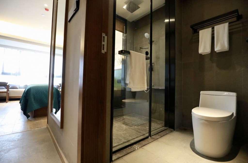 Mehood Lestie Hotel *