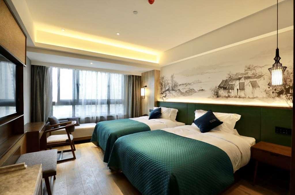 Mehood Lestie Hotel *